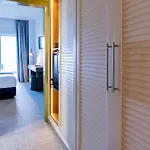 Messinian Bay Otel