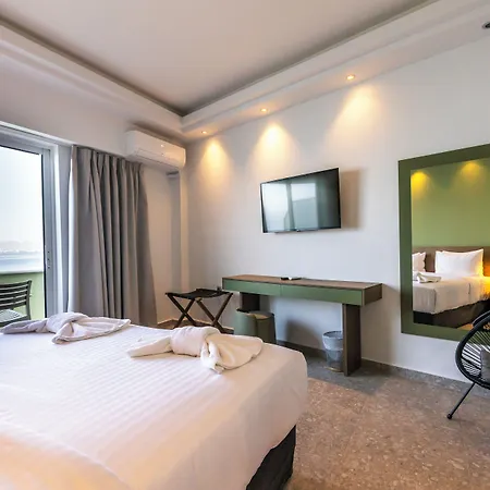 Messinian Bay מלון 4*
